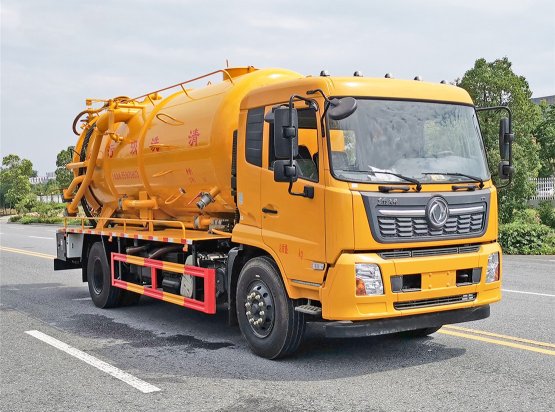 東風天錦15方清洗吸汙車（一體罐外觀）